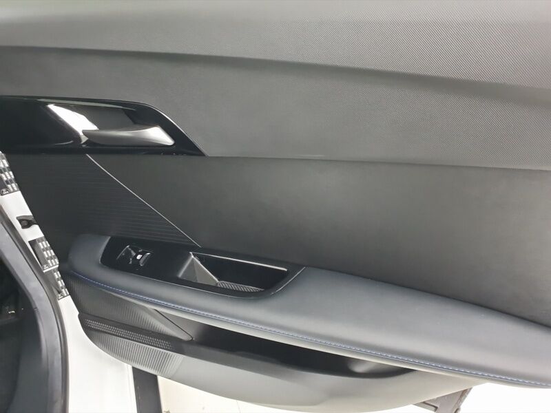 More views of MG MG4