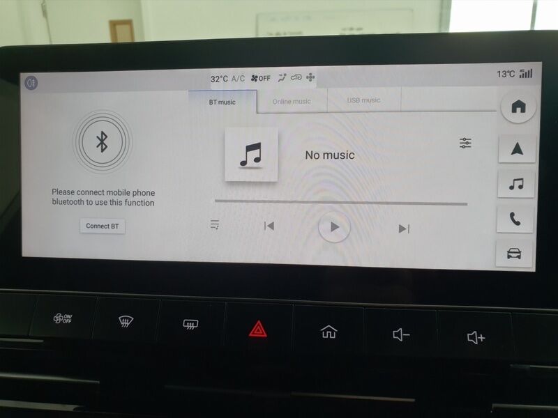 More views of MG MG4