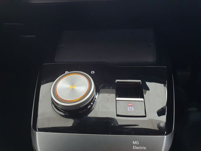 More views of MG MG4