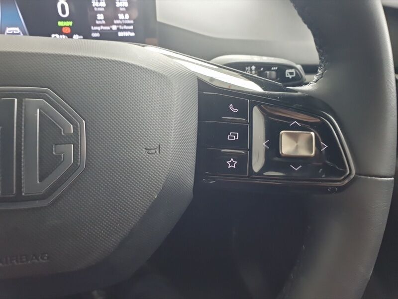 More views of MG MG4