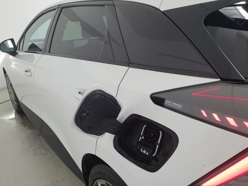 More views of MG MG4