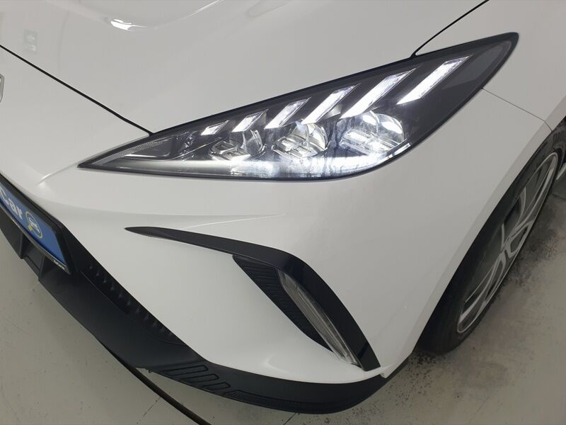 More views of MG MG4