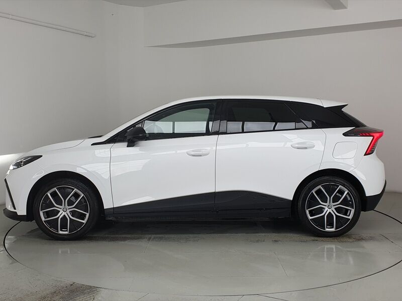 More views of MG MG4