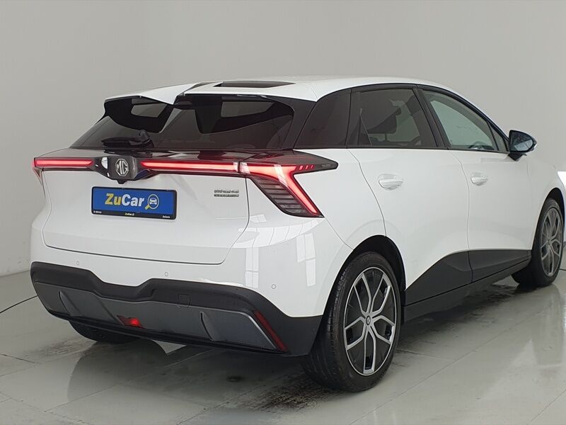 More views of MG MG4