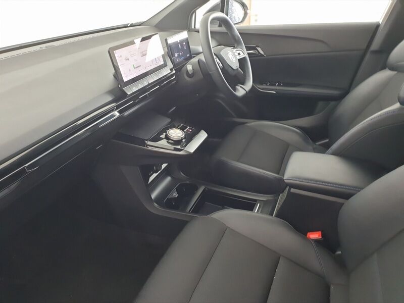 More views of MG MG4