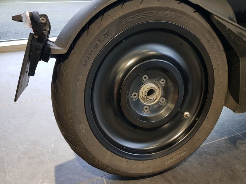 More views of BMW CE04