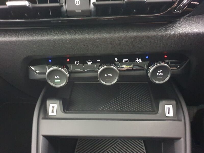 More views of Citroen e-C4