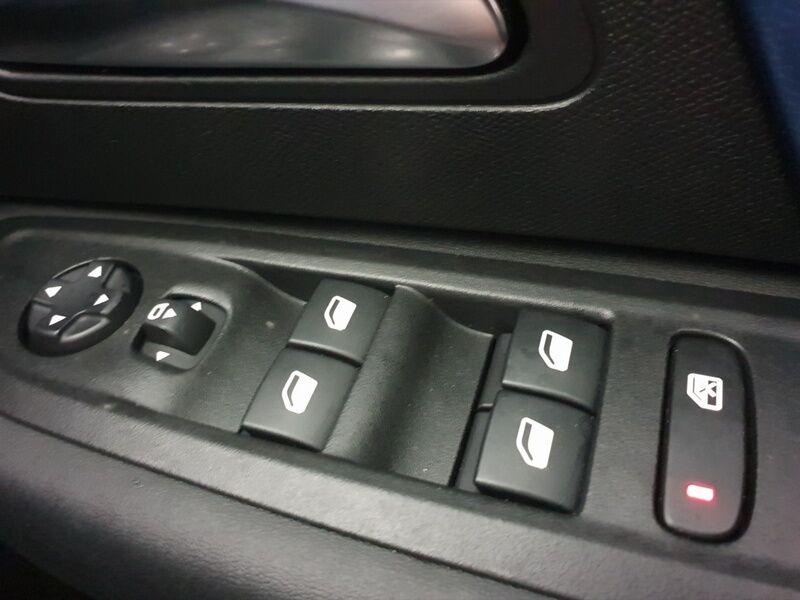 More views of Citroen e-C4