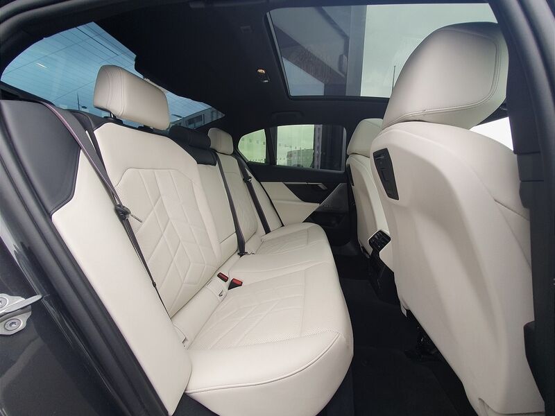 More views of BMW i5