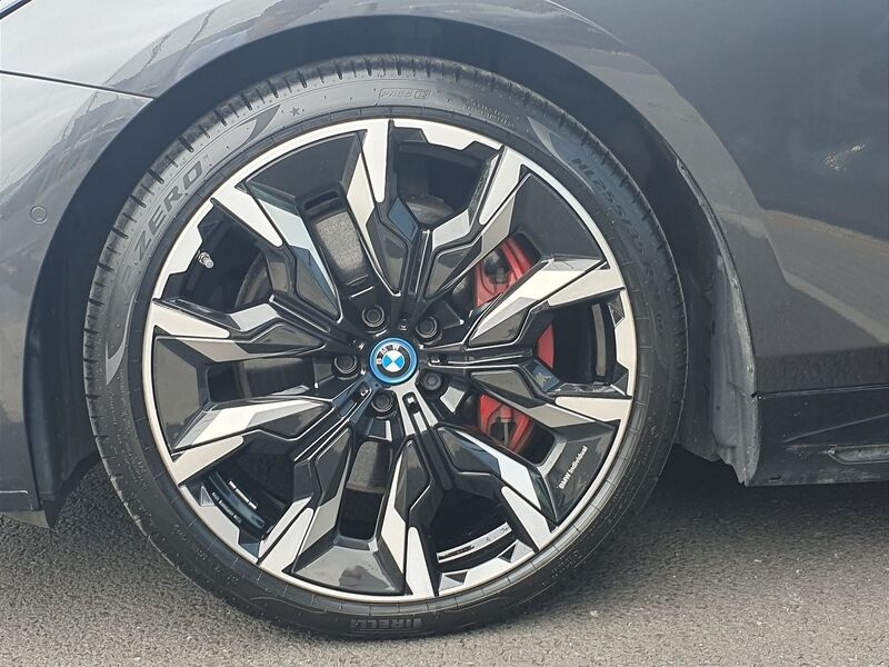 More views of BMW i5