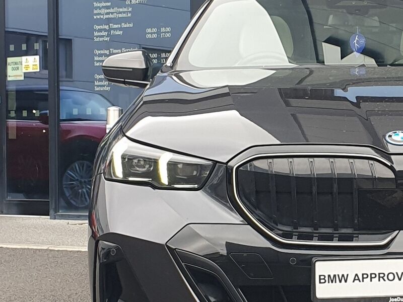 More views of BMW i5