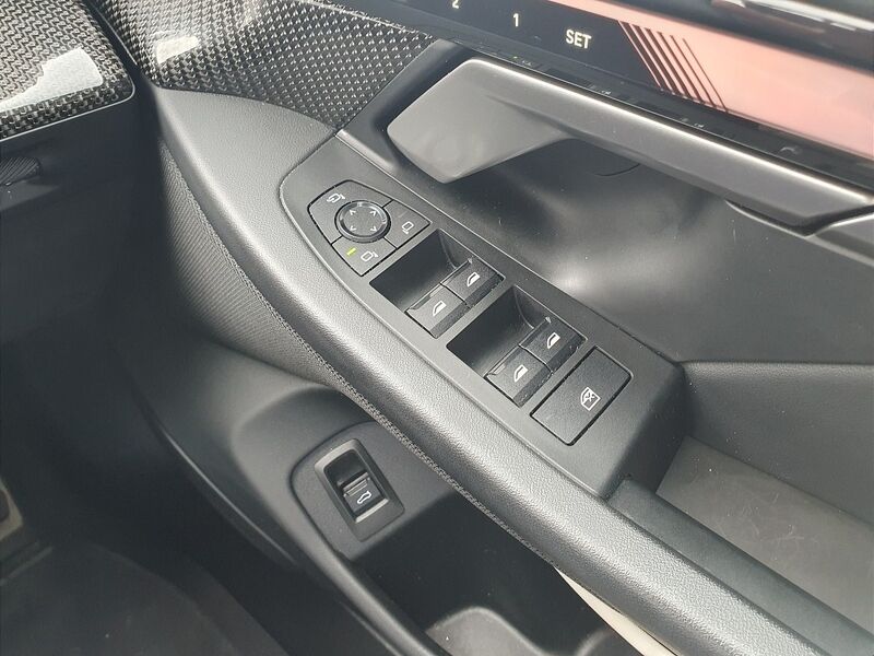 More views of BMW i5