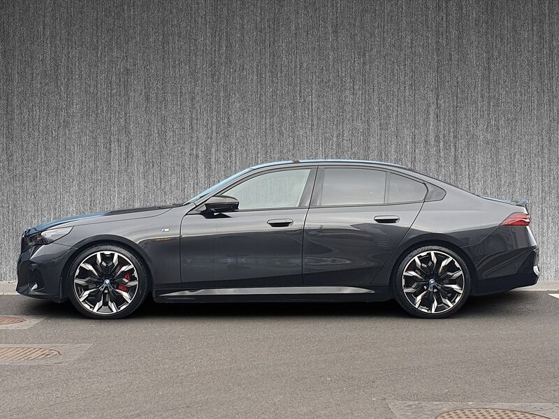 More views of BMW i5