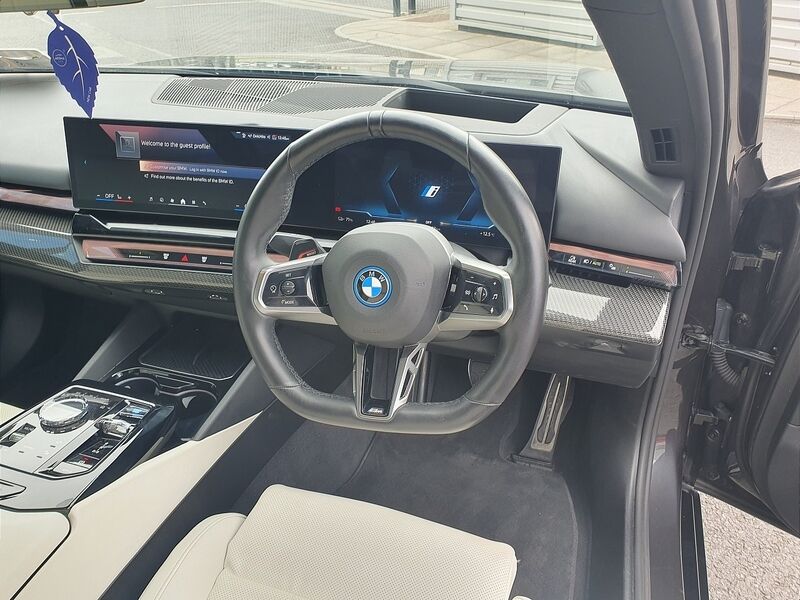 More views of BMW i5