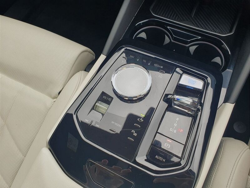 More views of BMW i5