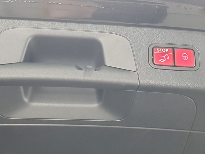 More views of Mercedes-Benz EQC