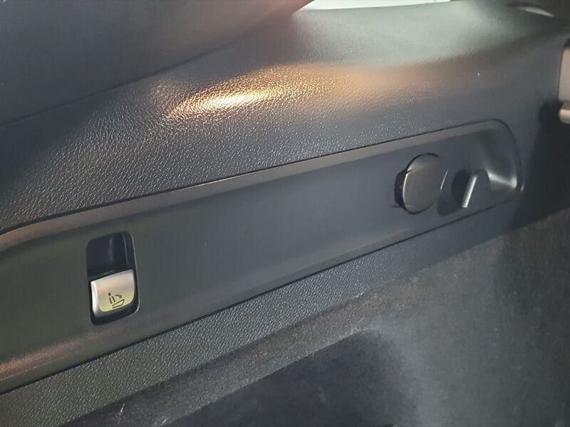 More views of Mercedes-Benz EQC