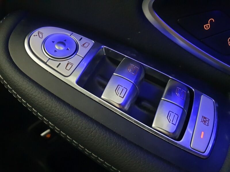 More views of Mercedes-Benz EQC