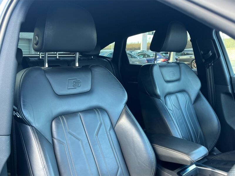 More views of Audi e-tron