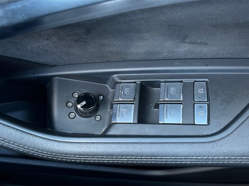 More views of Audi e-tron