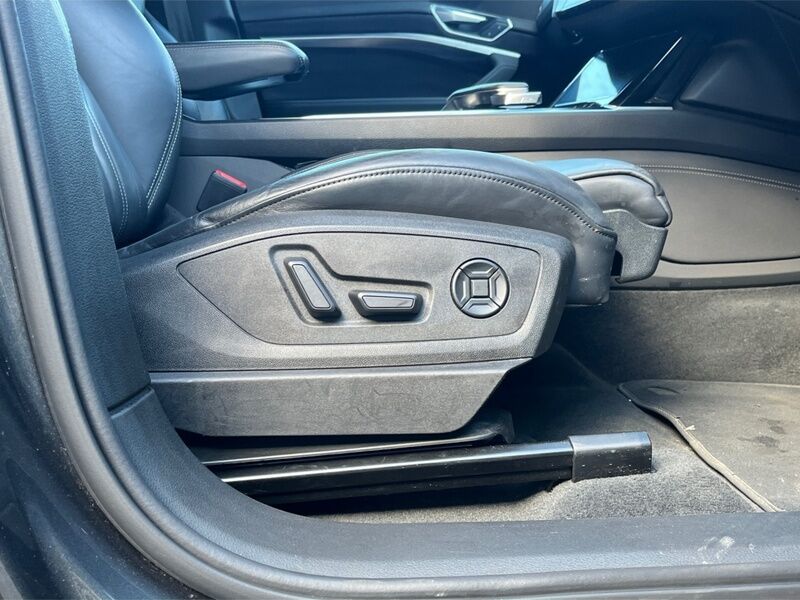 More views of Audi e-tron