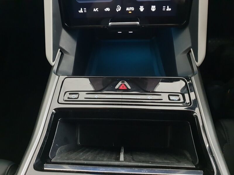 More views of Ford Explorer