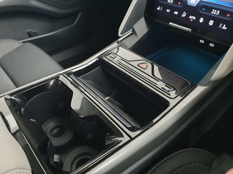 More views of Ford Explorer