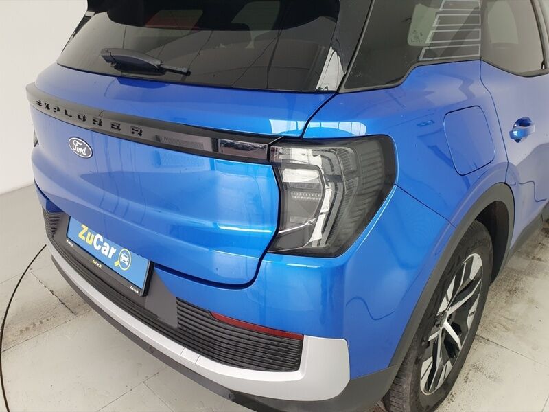 More views of Ford Explorer