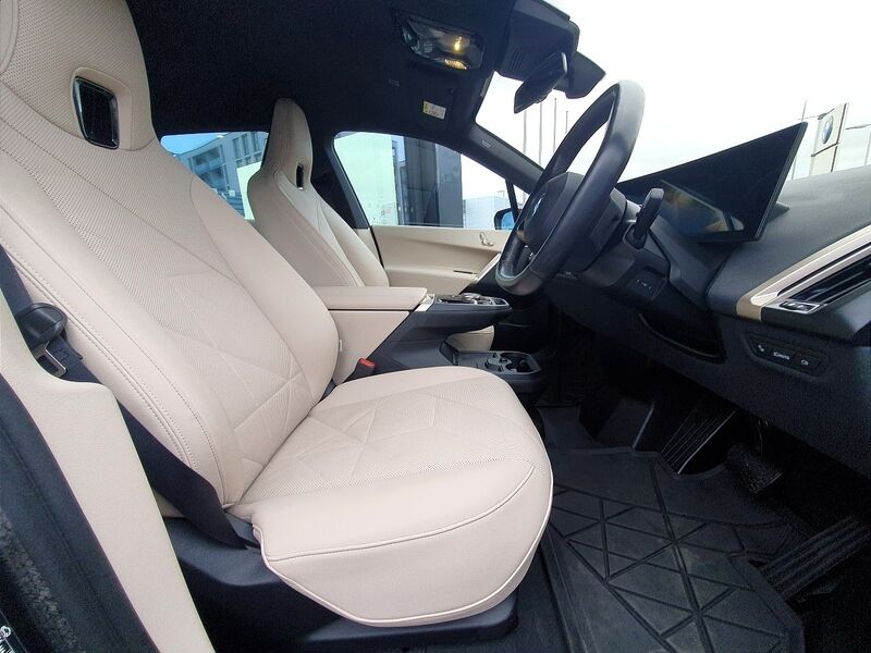 More views of BMW iX