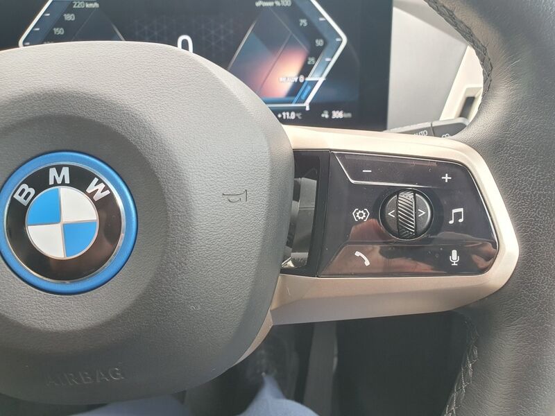 More views of BMW iX