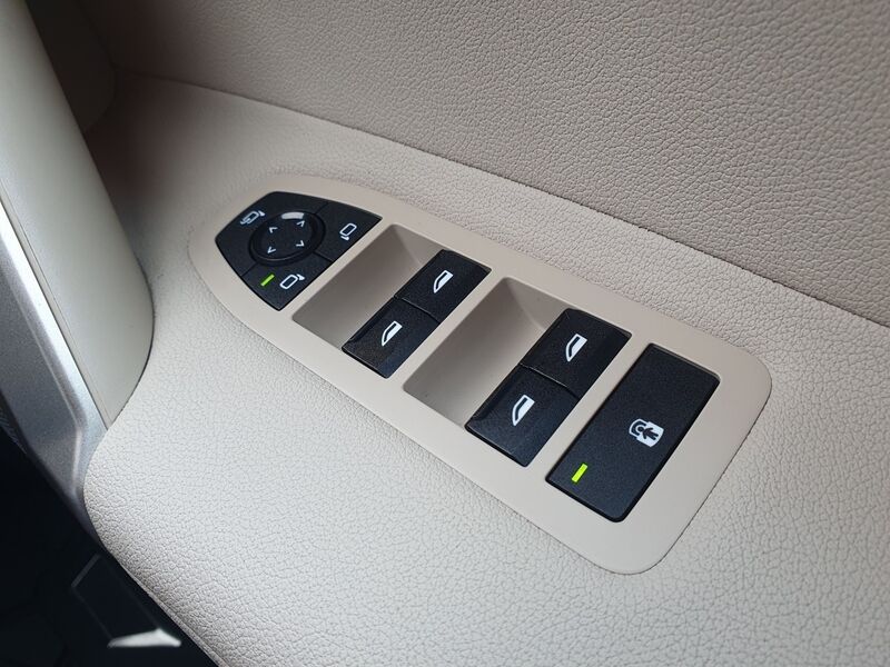 More views of BMW iX