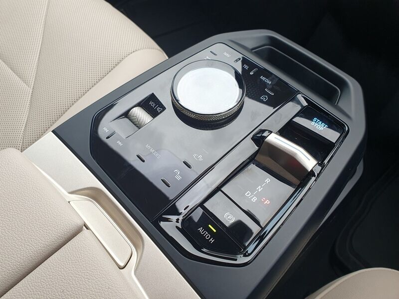 More views of BMW iX