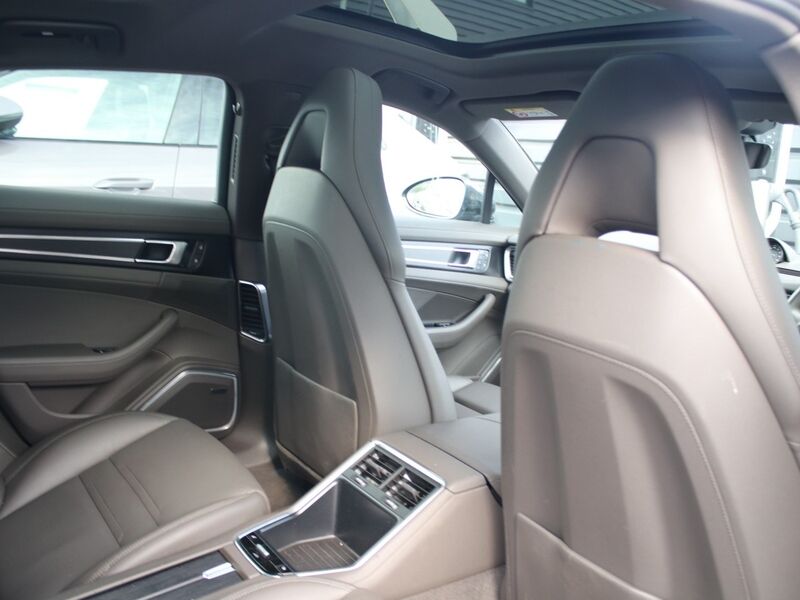 More views of Porsche Panamera