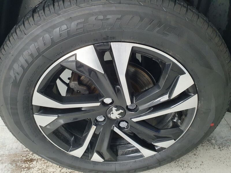 More views of Peugeot 2008