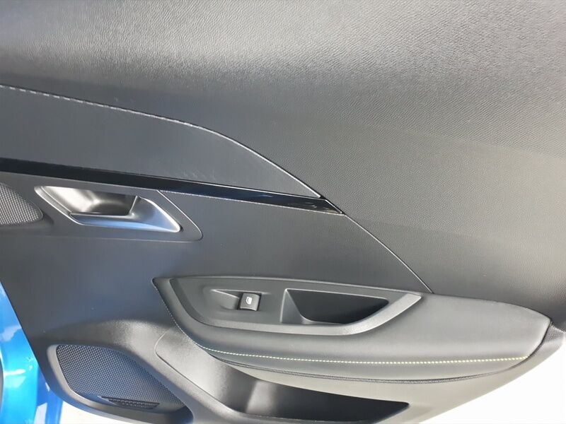 More views of Peugeot 2008