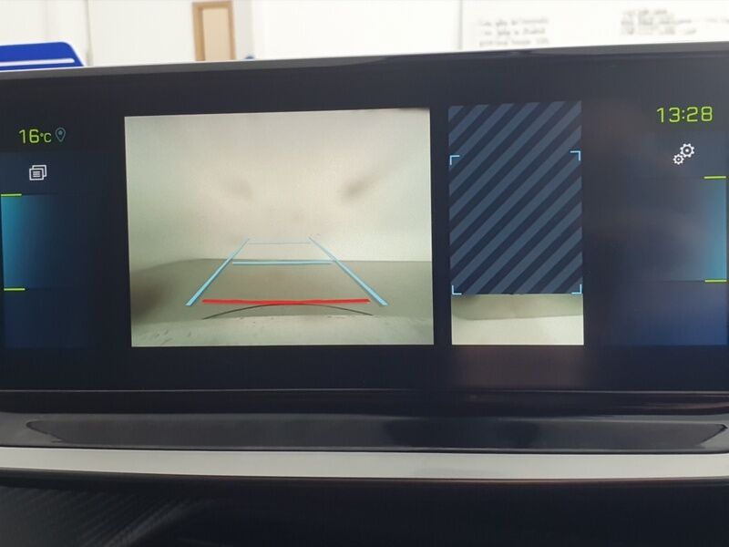 More views of Peugeot 2008