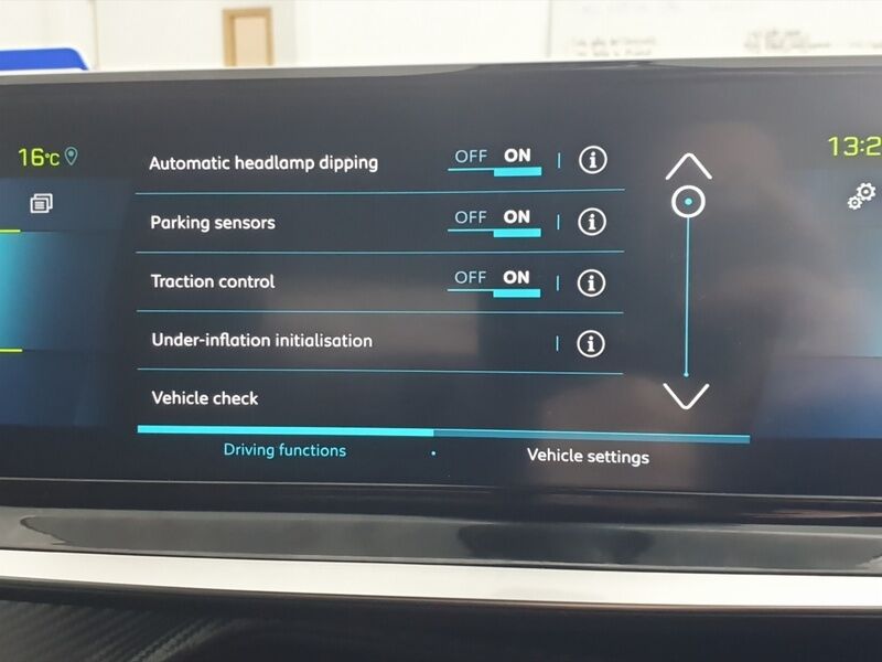 More views of Peugeot 2008