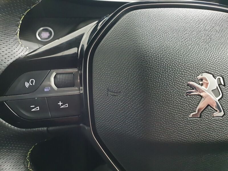 More views of Peugeot 2008