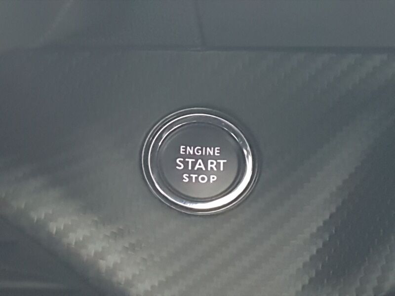 More views of Peugeot 2008