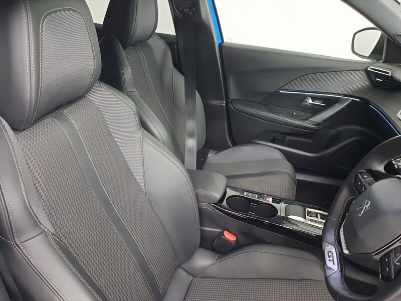 More views of Peugeot 2008