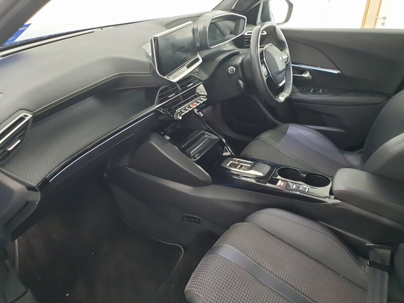 More views of Peugeot 2008