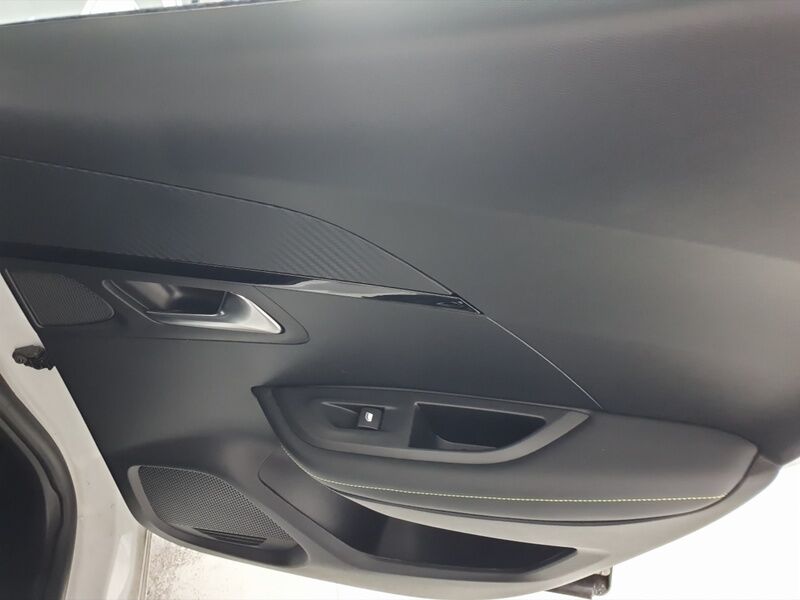 More views of Peugeot 2008