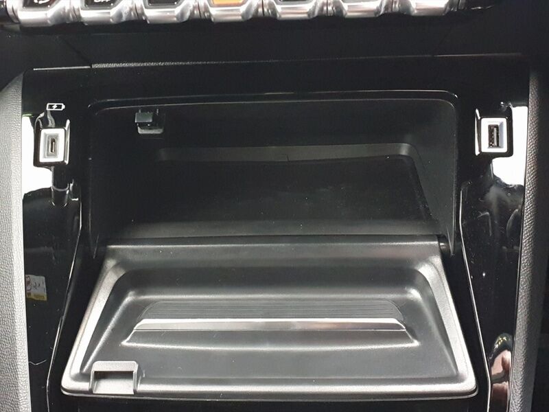 More views of Peugeot 2008