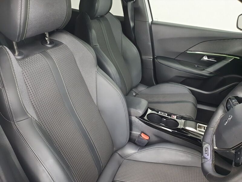 More views of Peugeot 2008