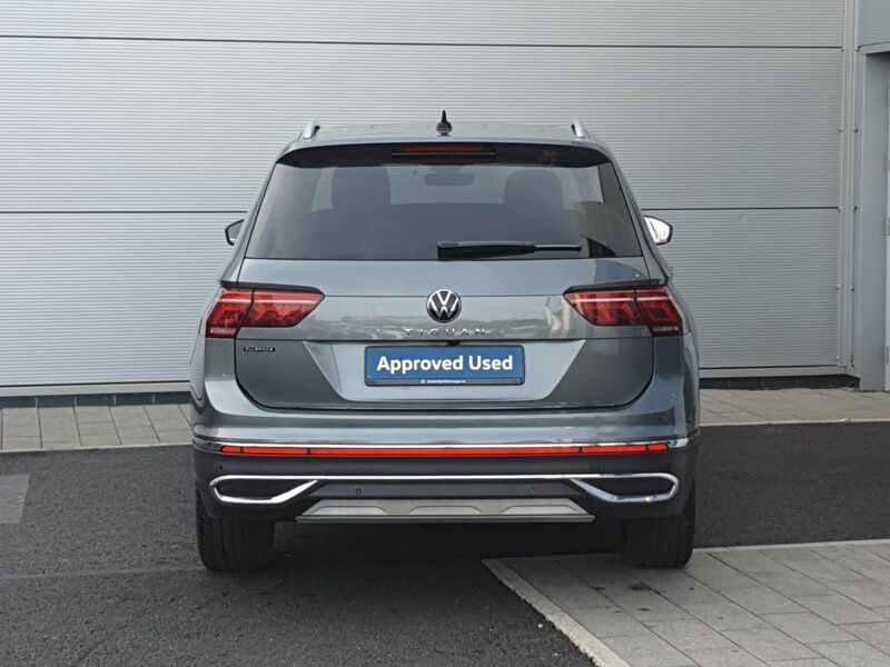 More views of Volkswagen Tiguan Allspace