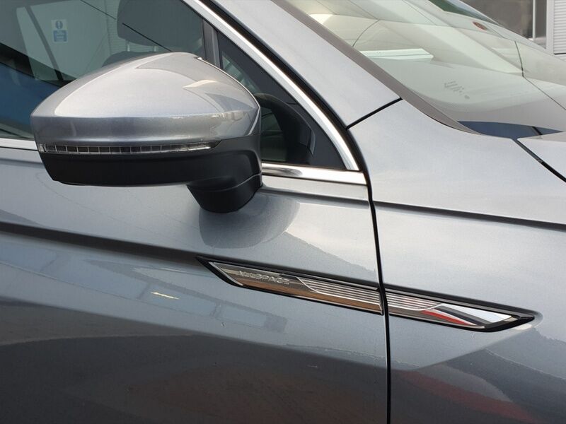 More views of Volkswagen Tiguan Allspace