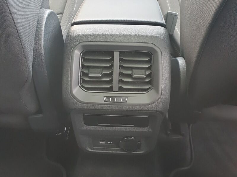 More views of Volkswagen Tiguan Allspace