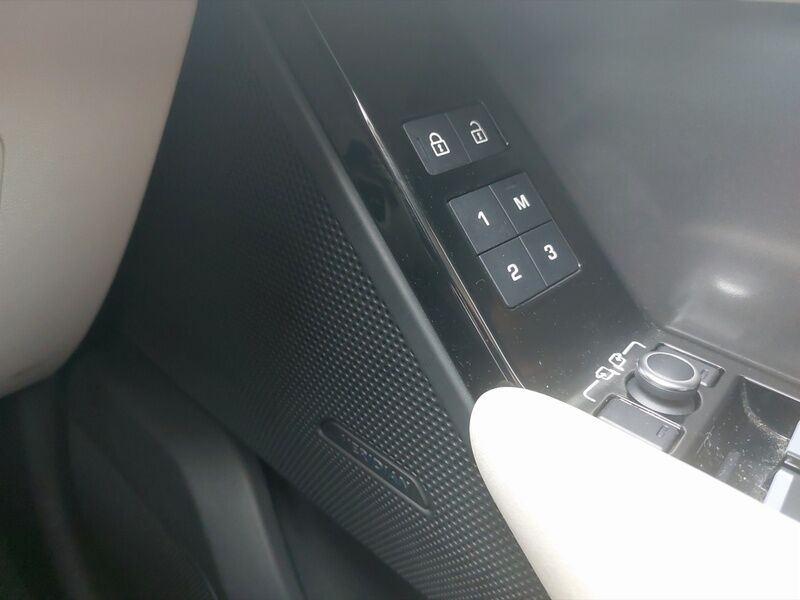 More views of Land Rover Range Rover Velar