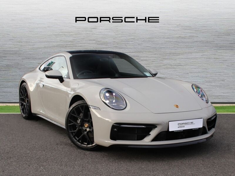 More views of Porsche 911