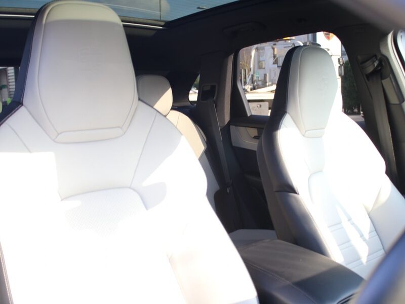 More views of Porsche Cayenne